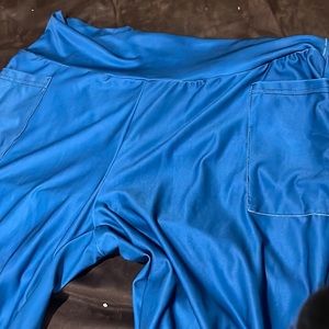 Blue leggings with pockets